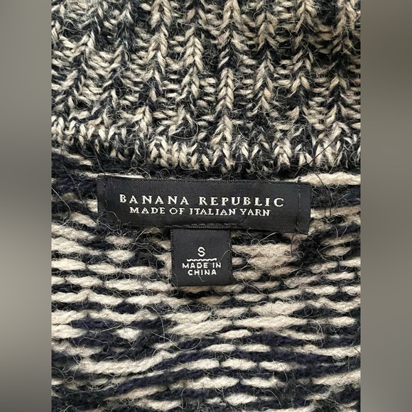 Banana Republic Sweater - Picture 4 of 6